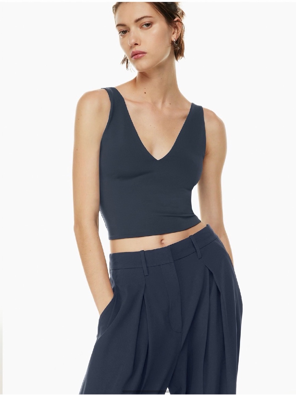 Aritzia Babaton Black Contour V-Neck Crop Tank Top - Women - Large